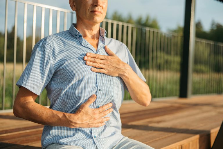 Hernia Hiatală: Simptome, Cauze și Tratamente Manuale Eficiente