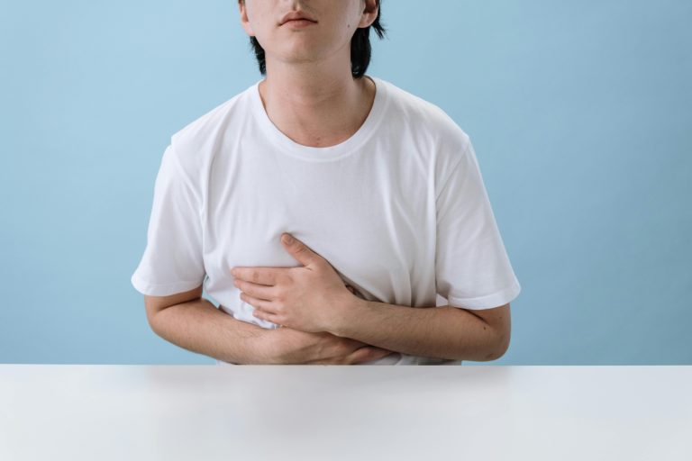 Hernia Hiatală: Tratament Neinvaziv pentru Reflux și Arsuri