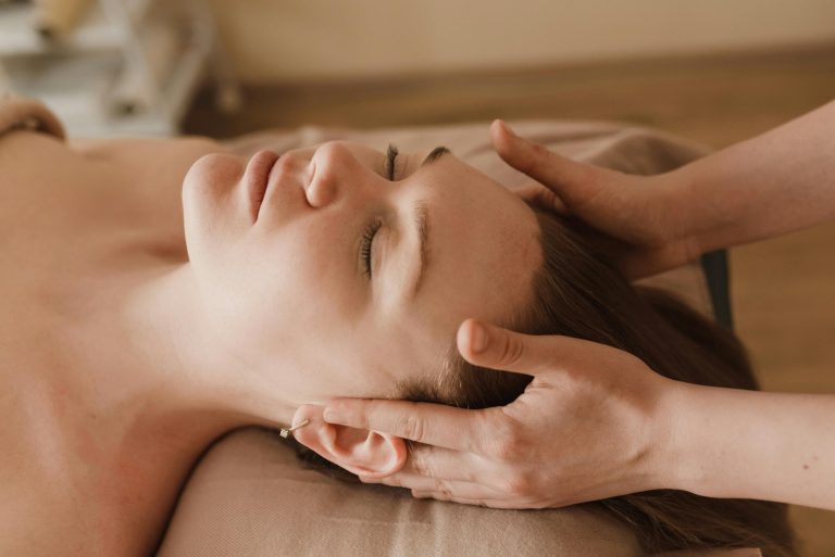Osteopatia pentru Migrene și Cefalee: Abordarea integrativă pentru o viață fără dureri de cap