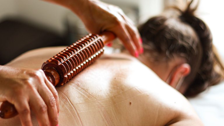 Masajul Terapeutic pentru Dureri Toracale: Eliberează Respirația și Redobândește Confortul