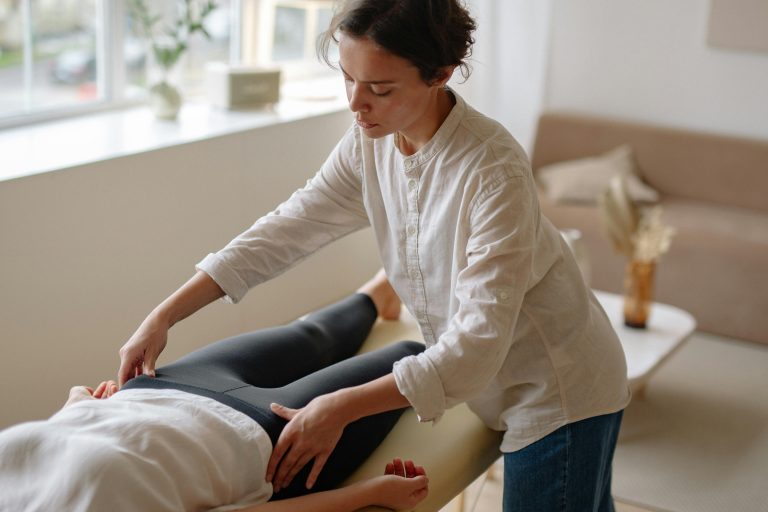 Osteopatia: Aliatul tău esențial în recuperarea post-traumatică și post-operatorie